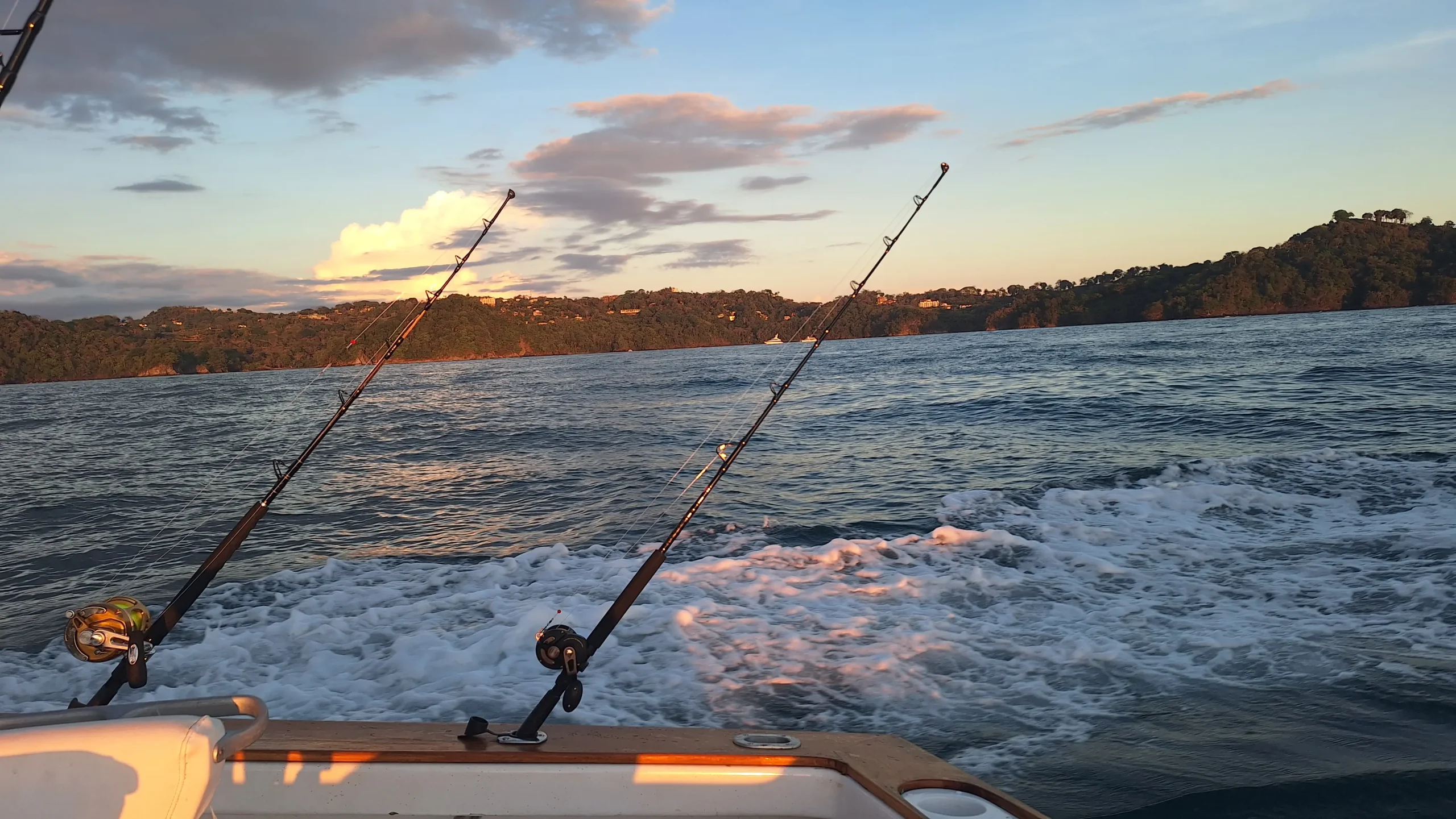 3/4-day inshore sport fishing charter near Manuel Antonio